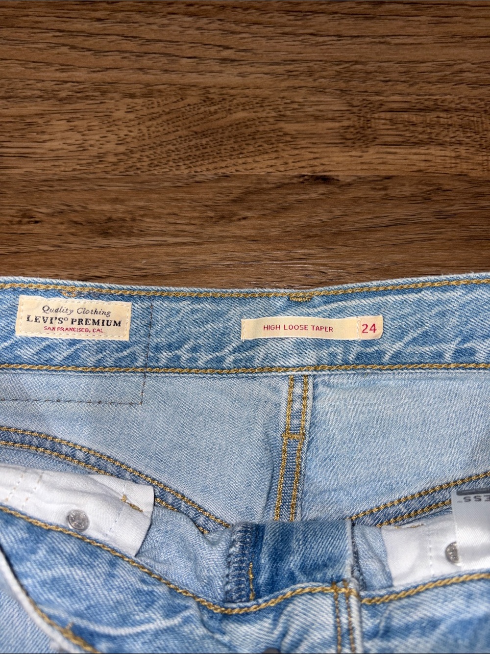 Levi's Jean - Picture 2 of 4